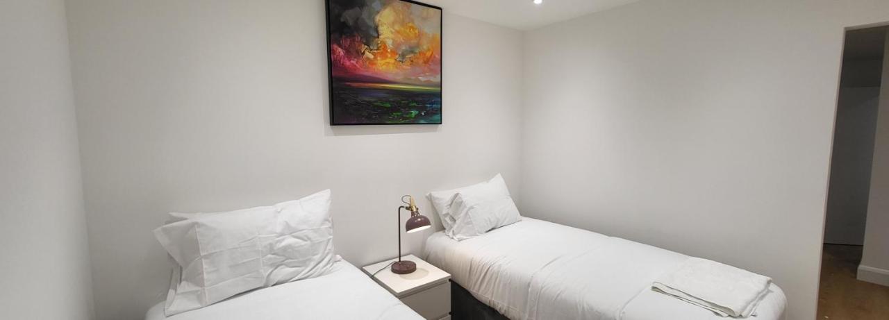 B&B London - Garland Stylish Apartment 1 in Greater London - Bed and Breakfast London