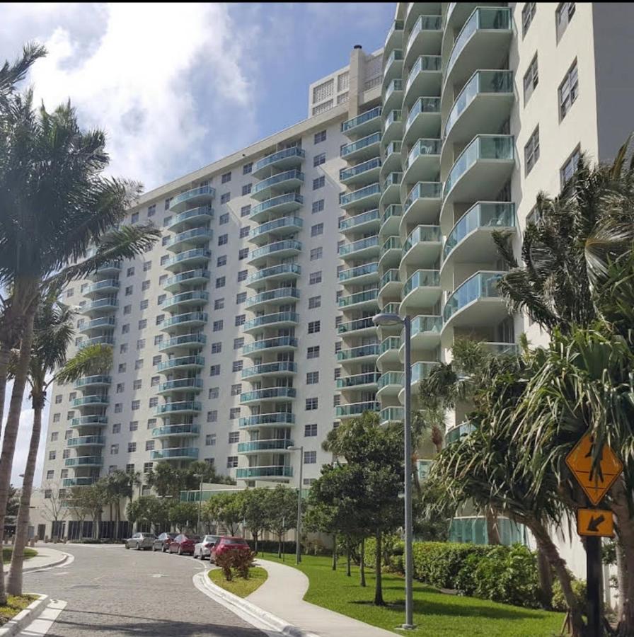 Miami Sunny Isles ocean reserve 704 - B&B