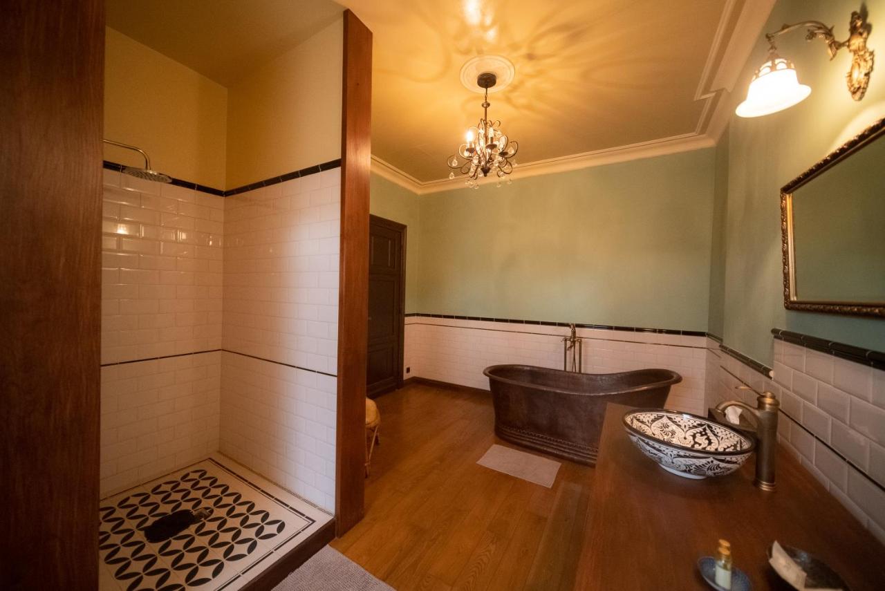 Deluxe King Suite