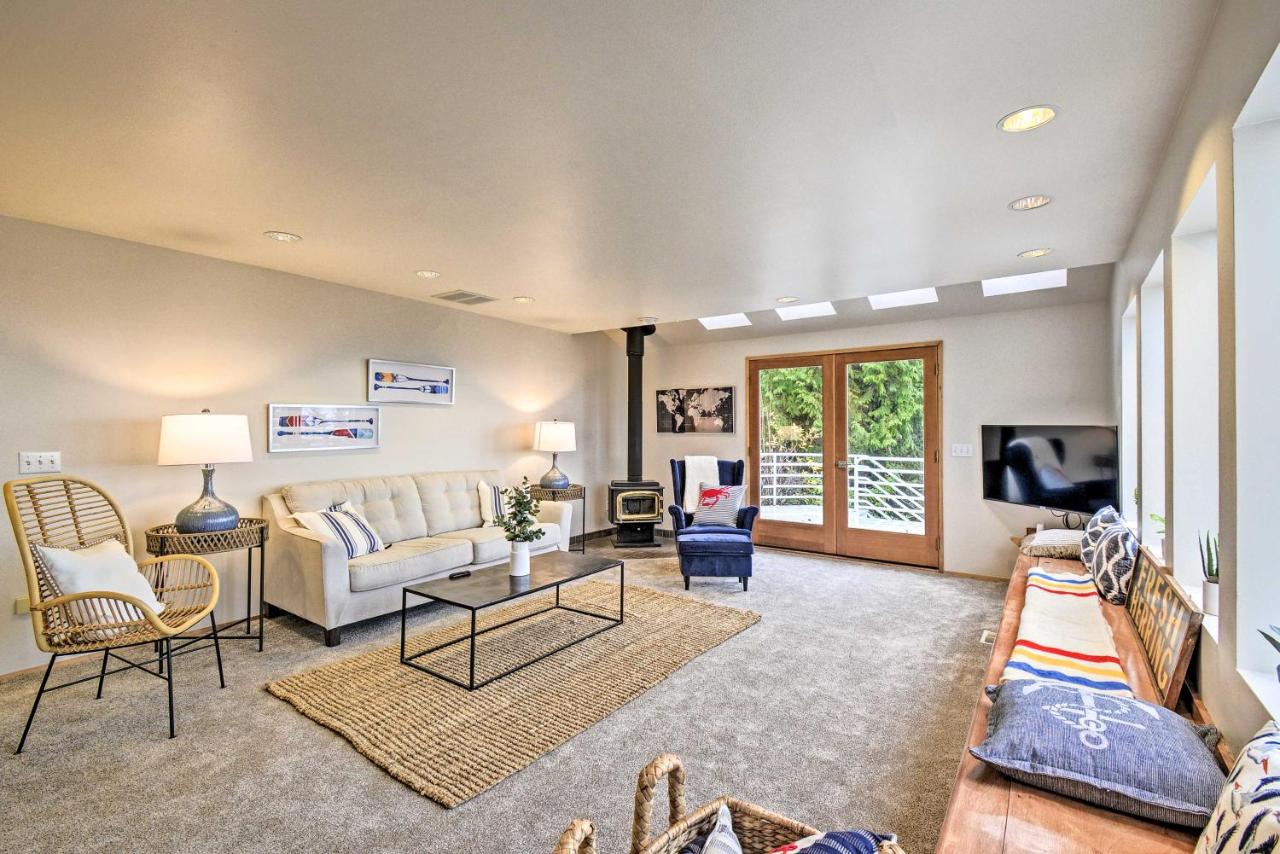 Unique Port Ludlow Home with 3 Decks and Hot Tub! - B&B Port Ludlow