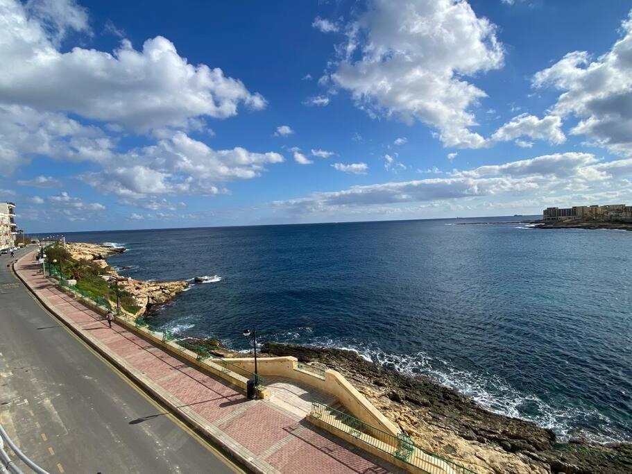 B&B Marsaskala - Sea front retro style apartment - Bed and Breakfast Marsaskala