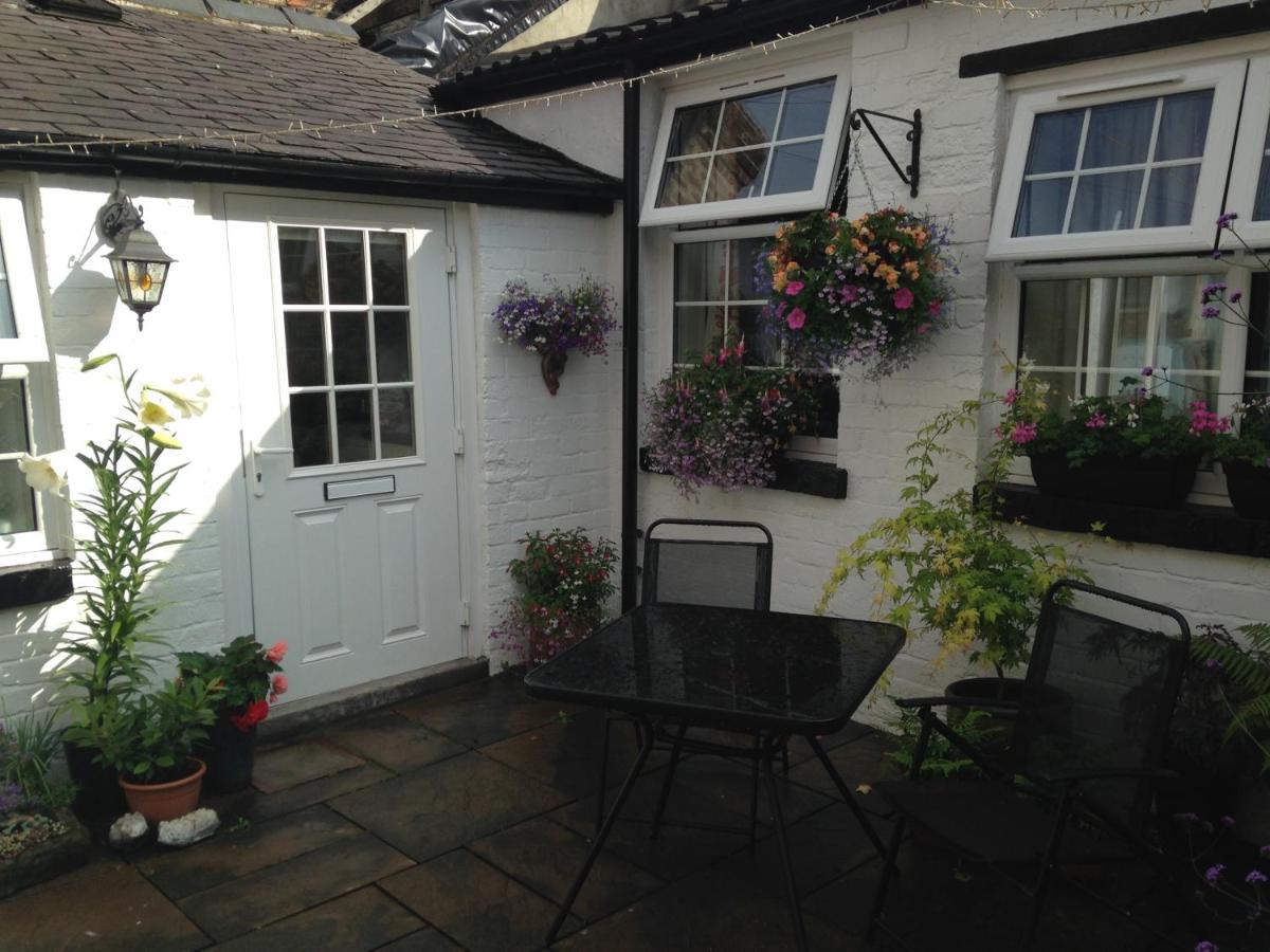 Courtyard Cottage - Bed and Breakfast
