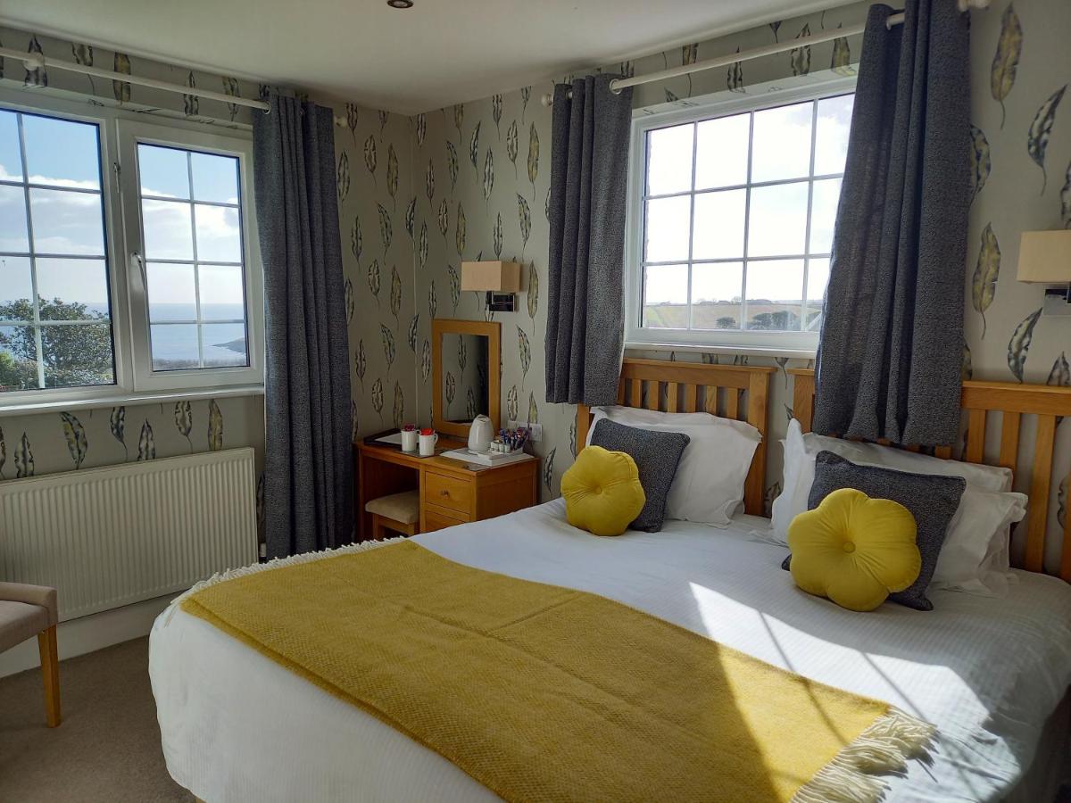 Standard Twin Room with Sea View