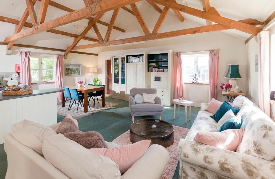 B&B Tisbury - Spacious Swallow Cottage - Bed and Breakfast Tisbury