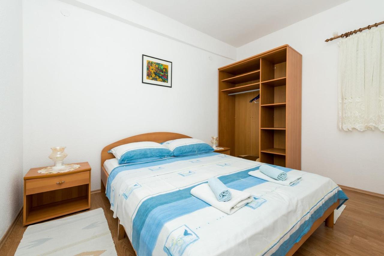 One-Bedroom Apartment with Balcony