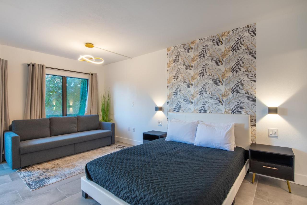 B&B Orlando - NEW - remodeled Studio close to Universal Studios - Bed and Breakfast Orlando