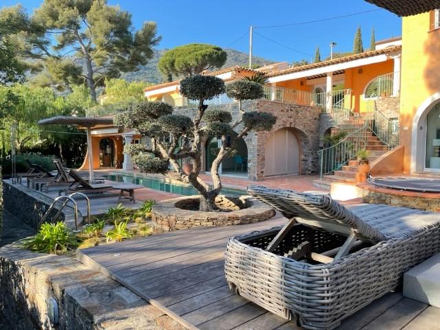 B&B Le Lavandou - VILLA LES PINS - Bed and Breakfast Le Lavandou