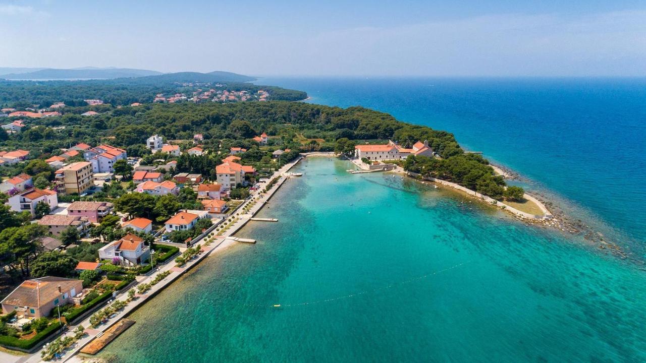 Beautiful island house Ugljan - B&B