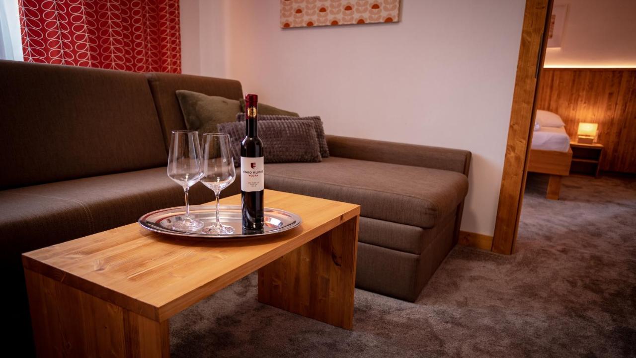 Dreibettzimmer mit Bergblick