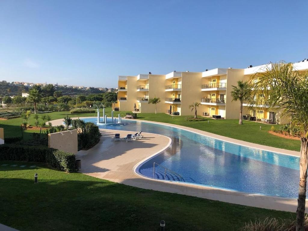 MARINA BLEU Magnifique Appartement Standing vue Piscine - B&B Albufeira