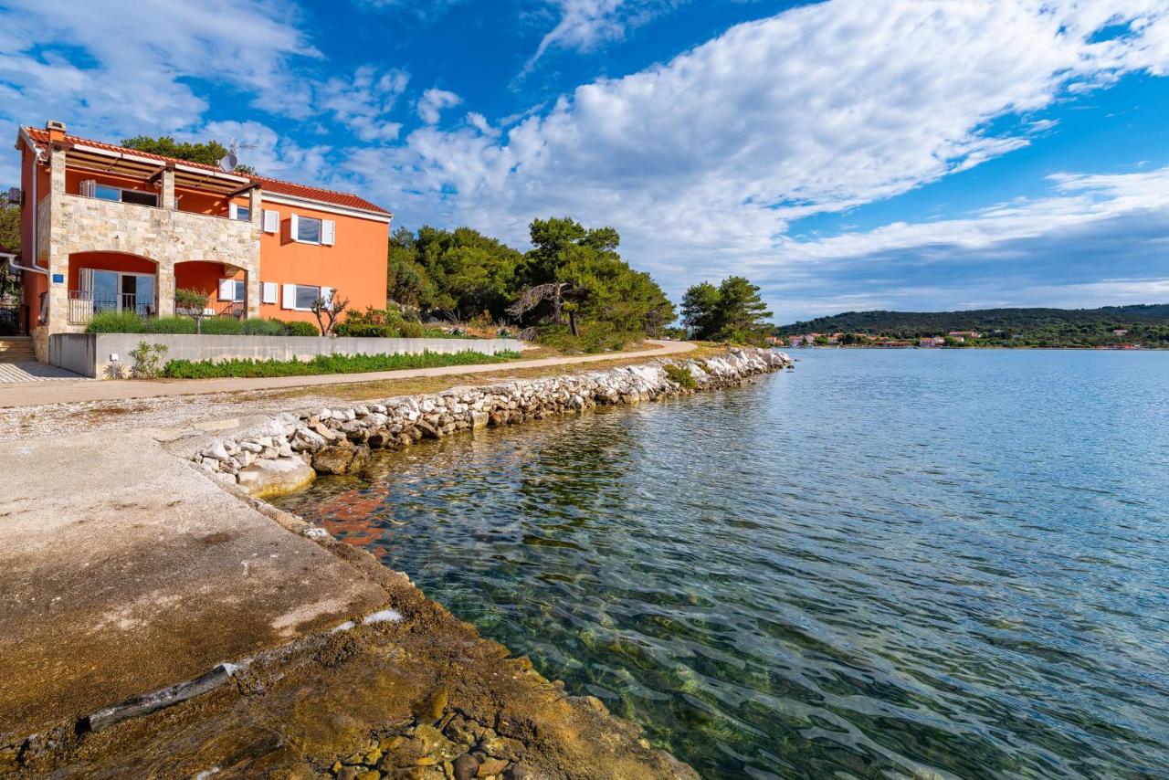 Golubinka Apartments - Bed and Breakfast Veli Rat