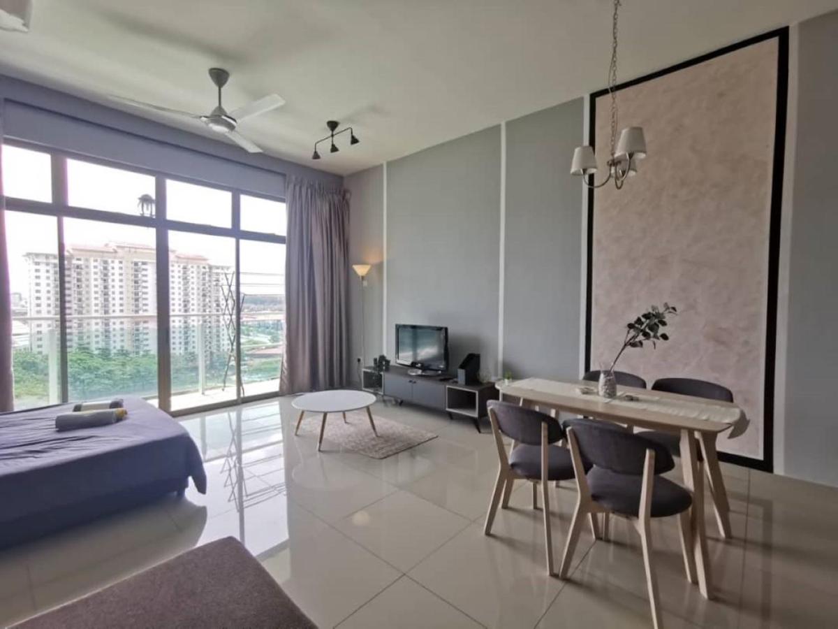 11-Modern HOMESTAY PALAZIO lake view Mount Austin Palazio near AEON Themepark Toppen IKEA - B&B