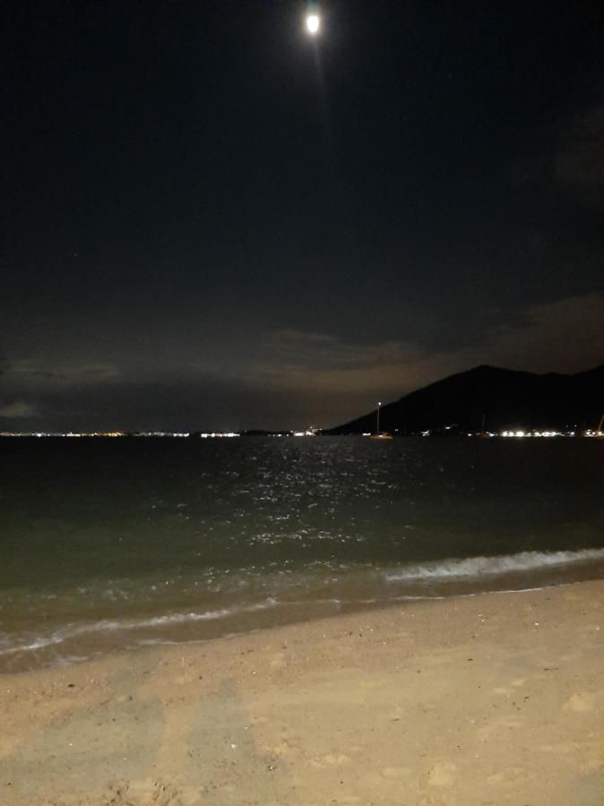 Casa na praia em frente ao mar - Chambres d’hôtes