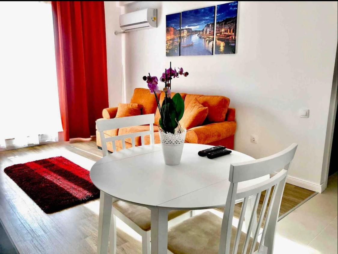 B&B Boekarest - Bucuresti North Cosmopolis Apartament - Bed and Breakfast Boekarest