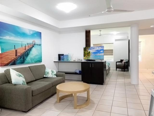 B&B Palm Cove - REEF RETREAT APARTMENTS PALM COVE Unit 12 - Bed and Breakfast Palm Cove