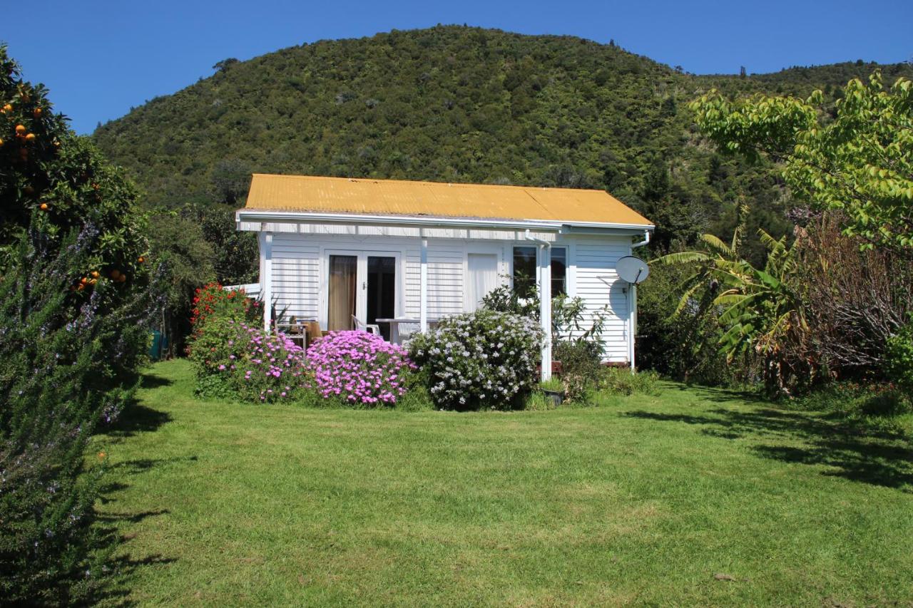 B&B Te Kaha - Cottage - Whanarua Bay Cottages - Bed and Breakfast Te Kaha