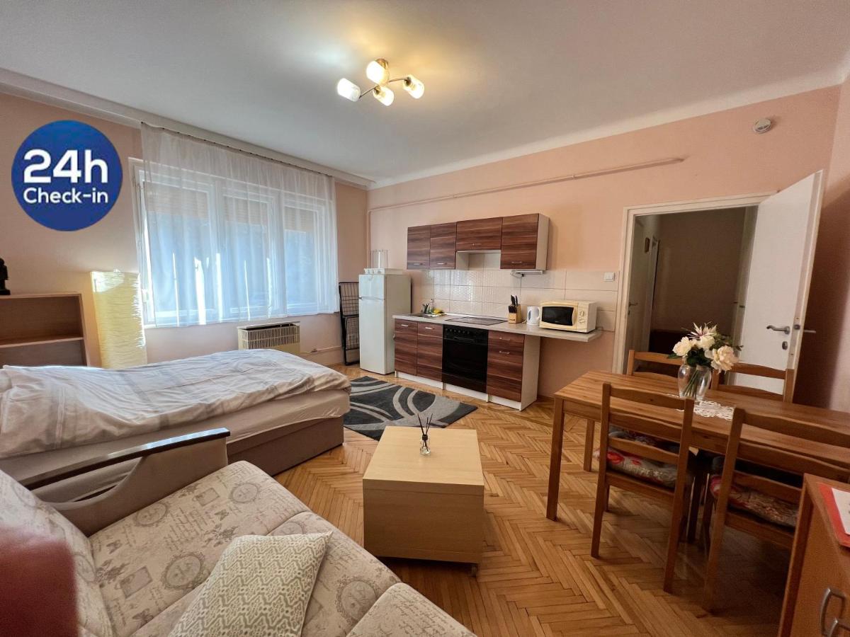B&B Szeged - Révay Apartment - Bed and Breakfast Szeged