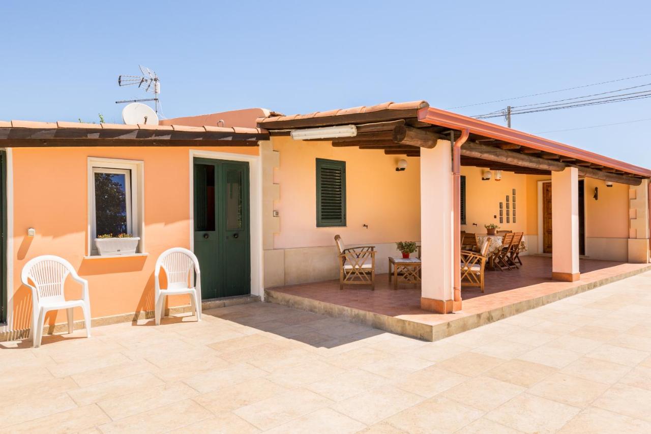 Margaret house 100 meters from the sandy beach, parking & wifi - Chambres d’hôtes Calabernardo