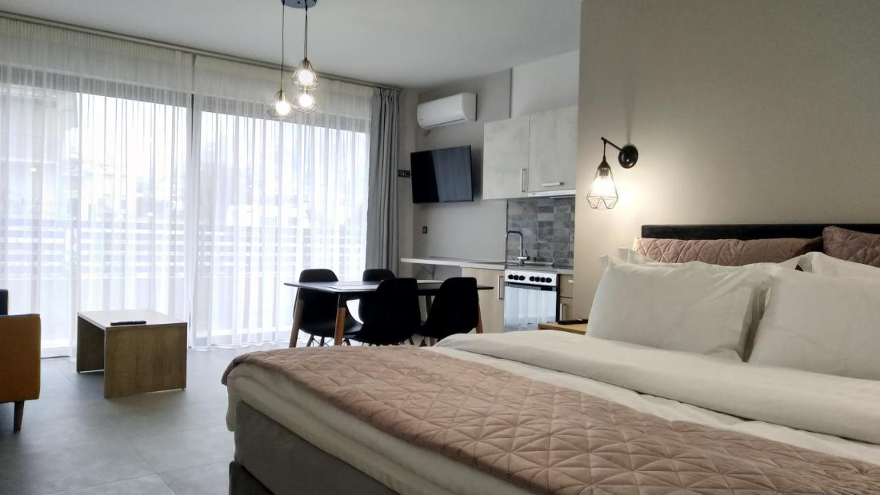 Deluxe Studio