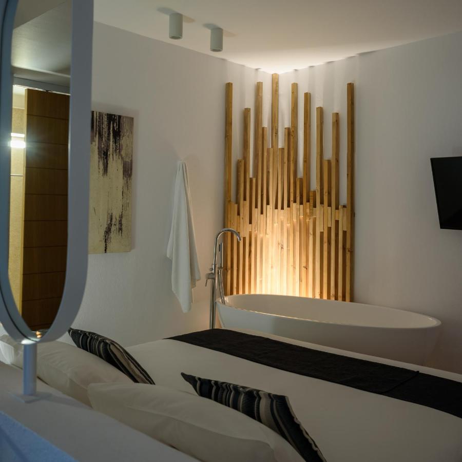 Compact Two-Bedroom Apartment with Seasonal Outdoor Hot Tub