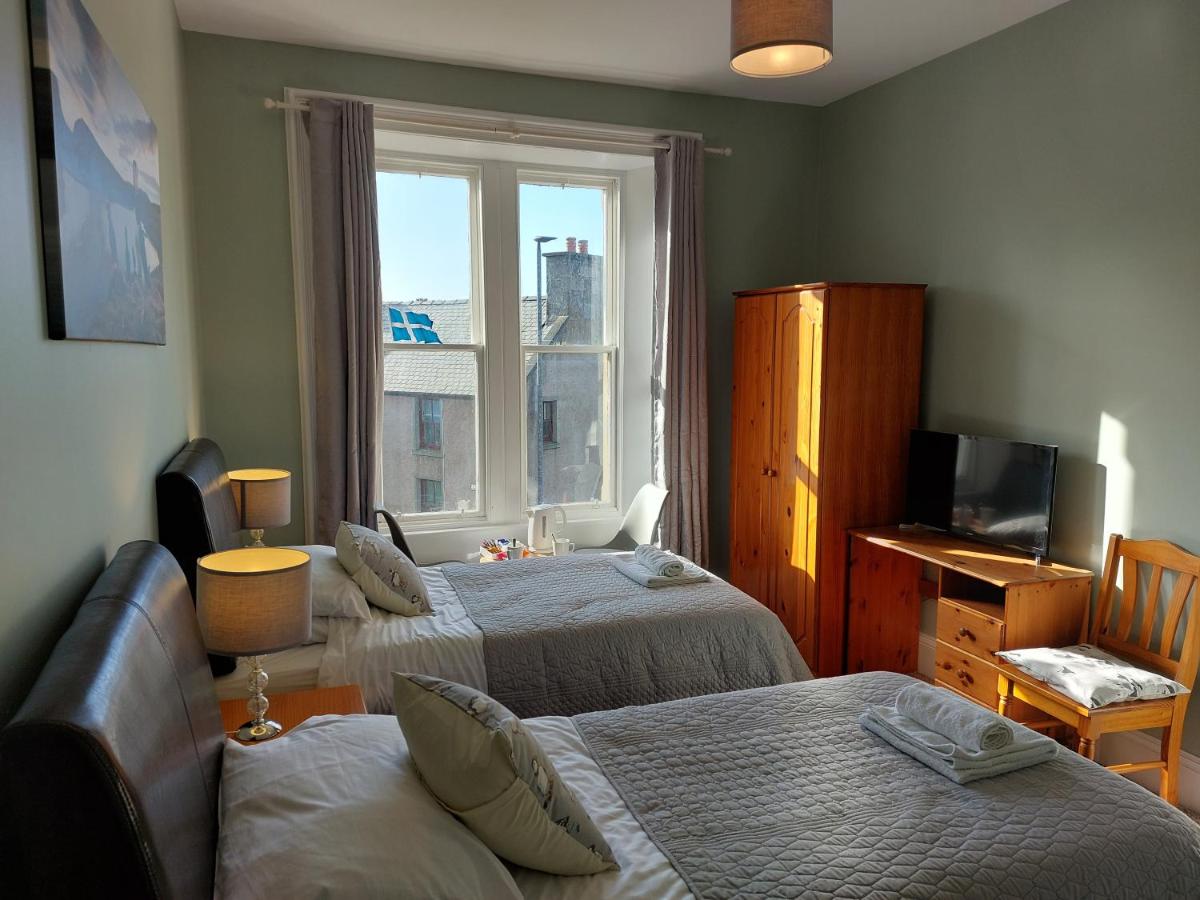 Zweibettzimmer mit eigenem Bad