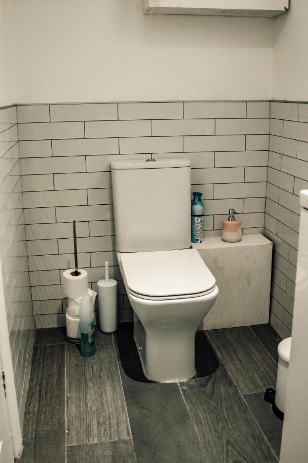 Dealhouse Apartments 10 - Bed and Breakfast