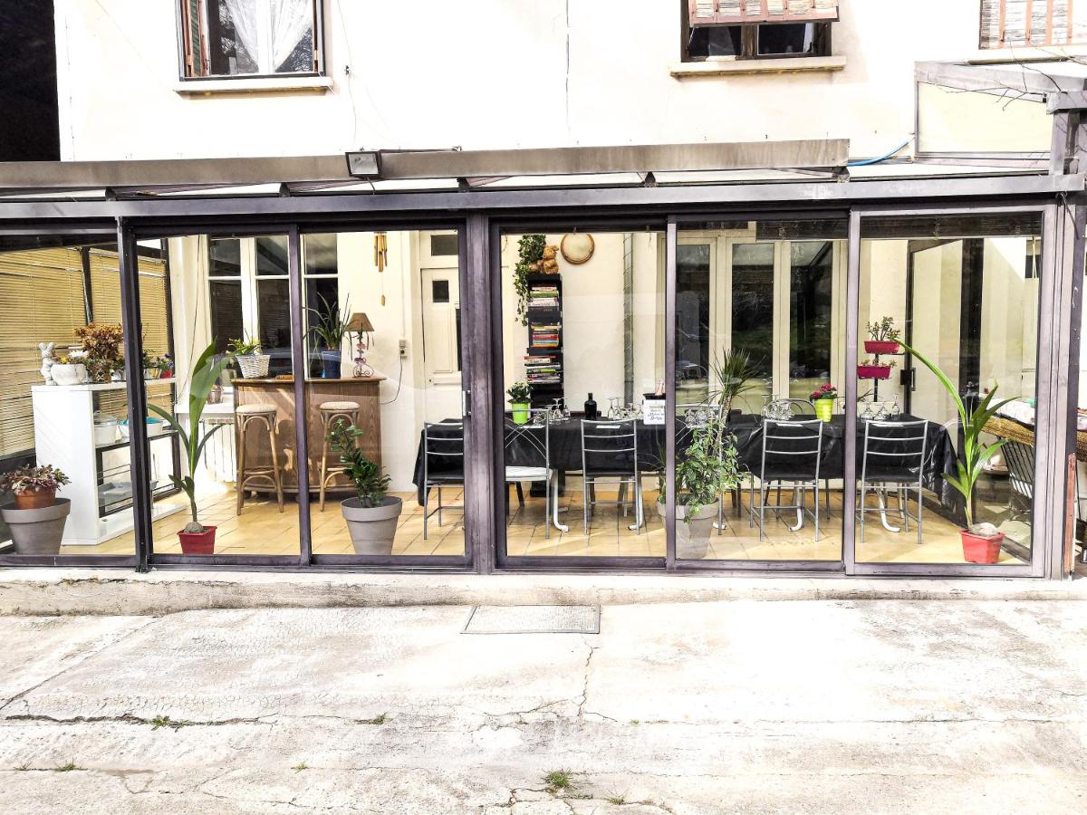 La Maison du Bonheur maison de campagne 20 personnes avec jacuzzi - Bed and Breakfast