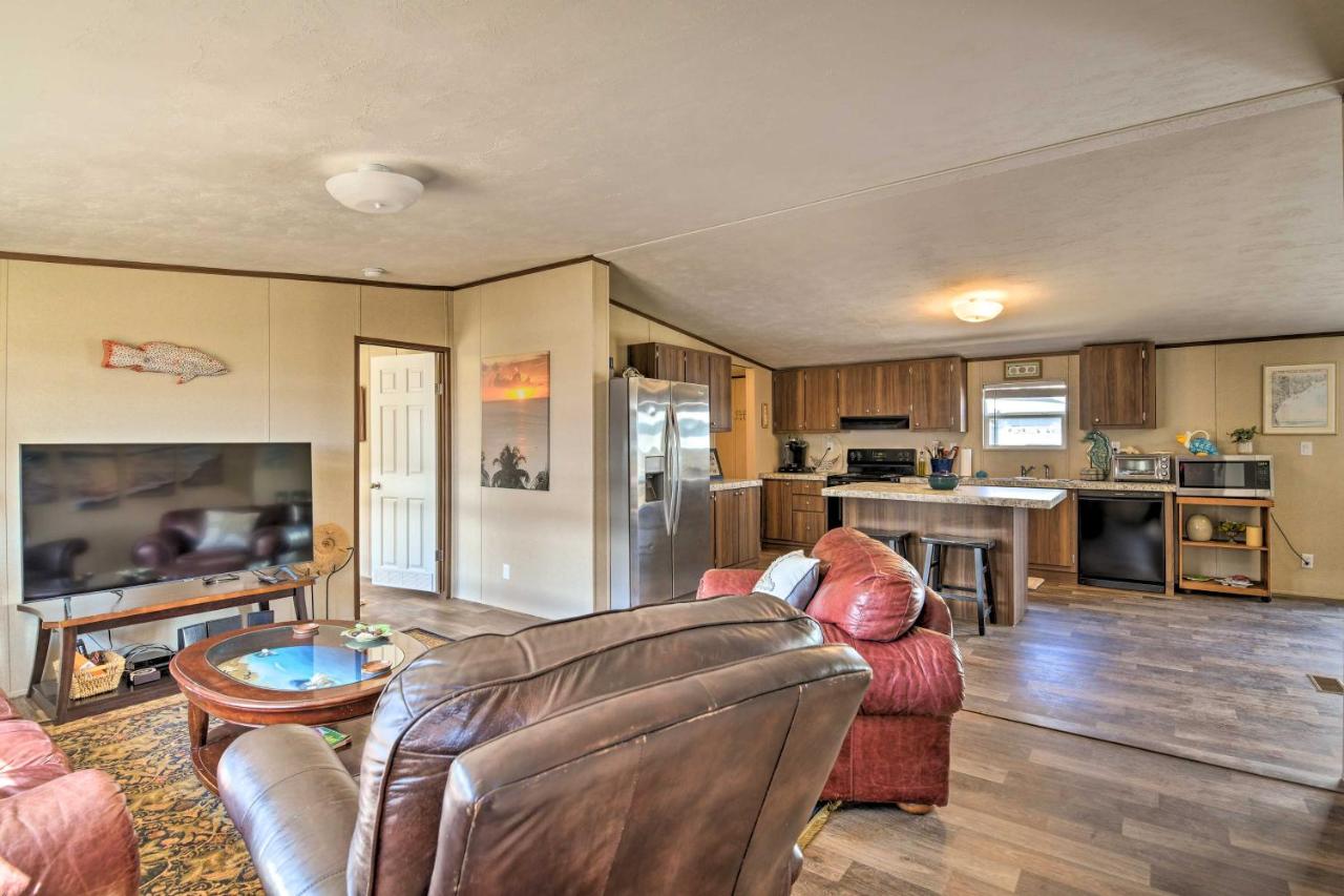 3 Mi to Beach Home with Deck in Port OConnor! - B&B