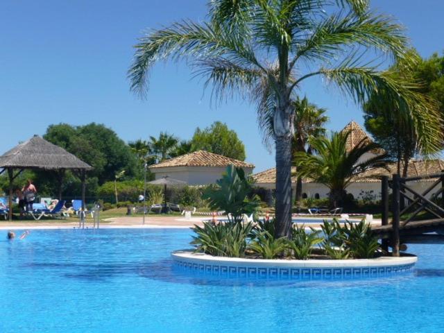 Duquesa Suites 2099 - Bed and Breakfast