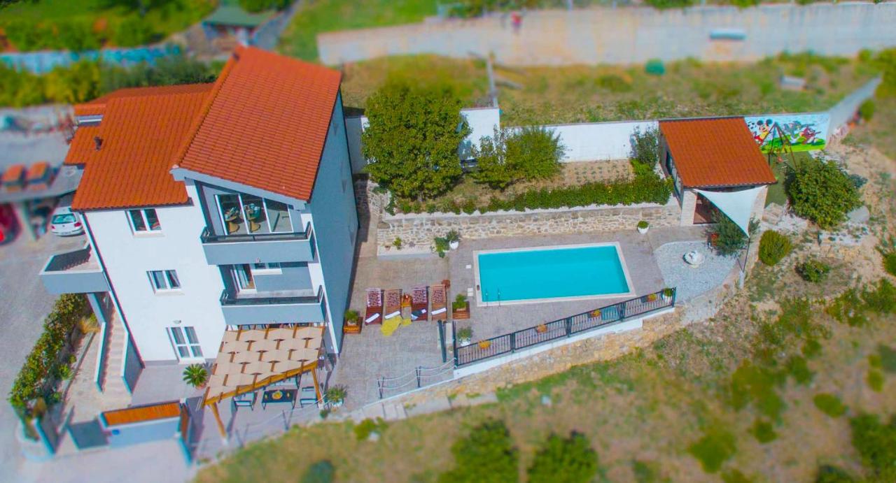B&B Kučine - Hill Apartment with Private Pool - Bed and Breakfast Kučine