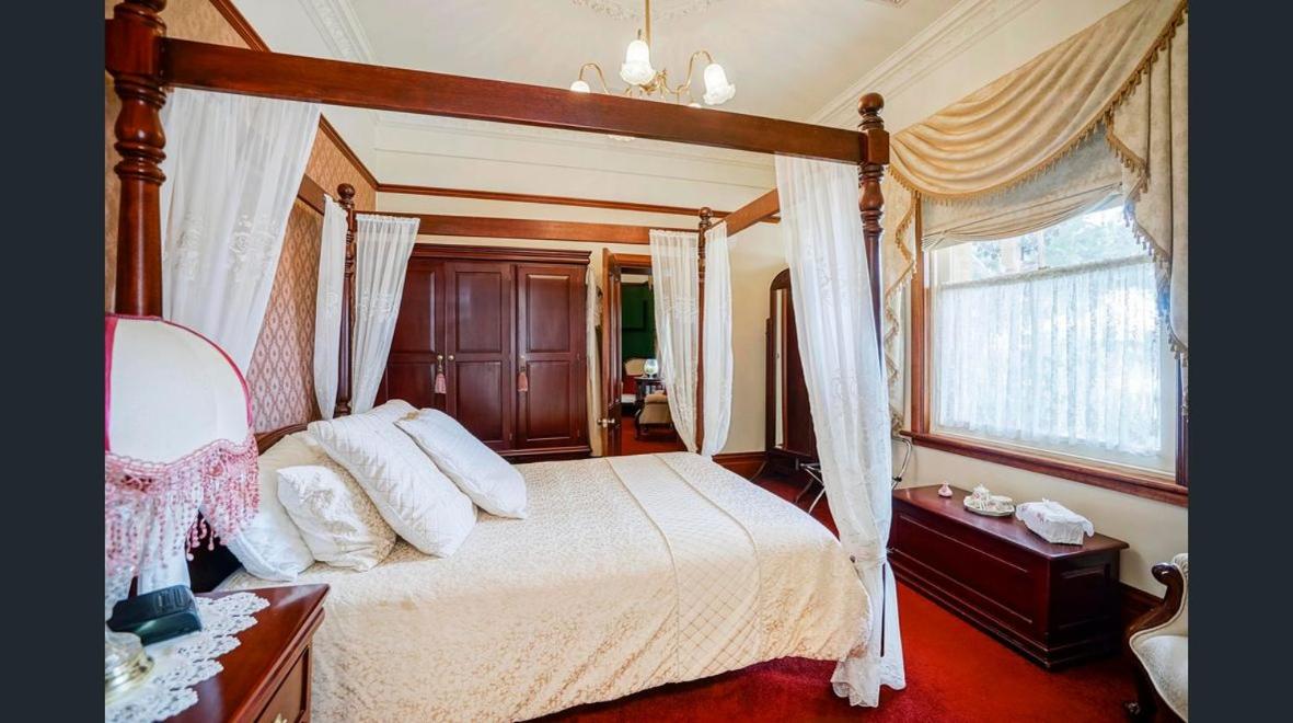 Queen Room with Spa Bath
