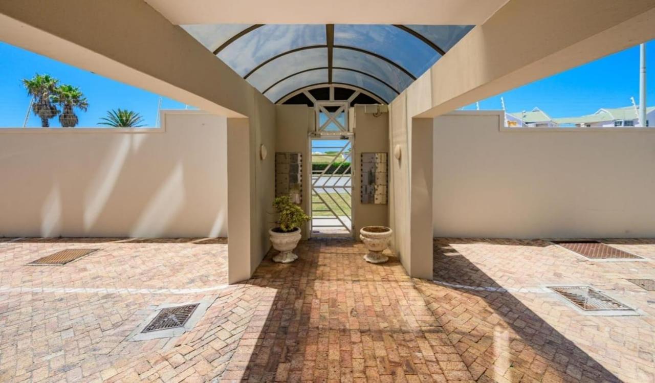 Cascades Self-Catering Apartments - Bed and Breakfast Summerstrand