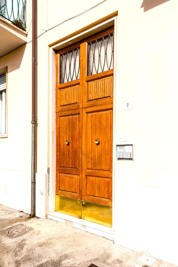 Hostly - The Urban Garden House - 3 Bedrooms, Garden, Great Location! - Chambres d'hôtes Pise