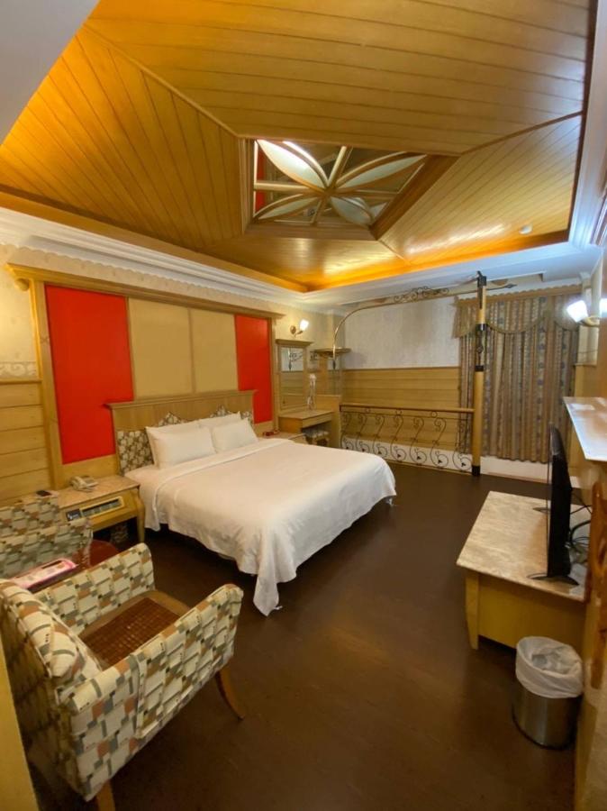 Habitación con cama grande