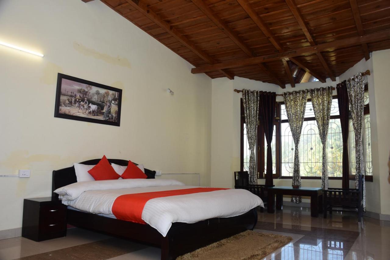 Deluxe Room (2 Adults + 1 Child)