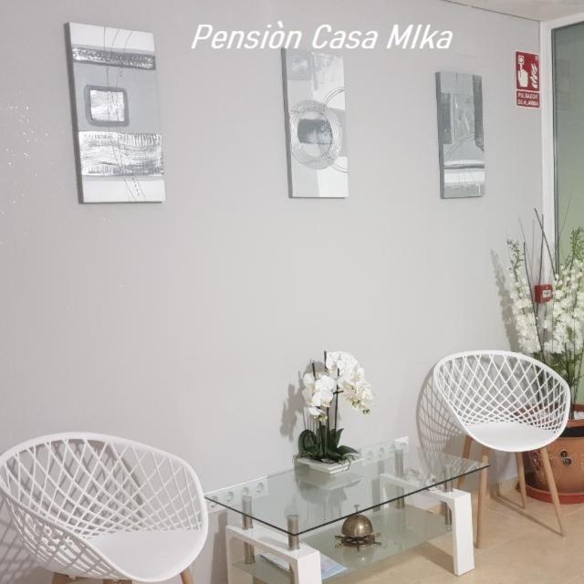 Pensión Casa Mika - B&B
