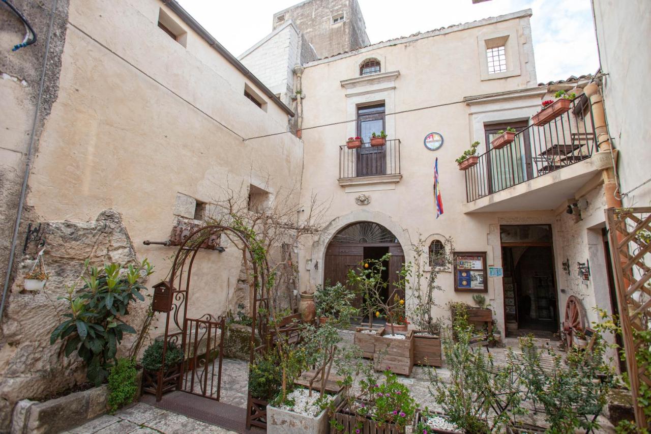SI-Moutique Le Case degli Avi barocche ,antico abitare in grotta - B&B Modica