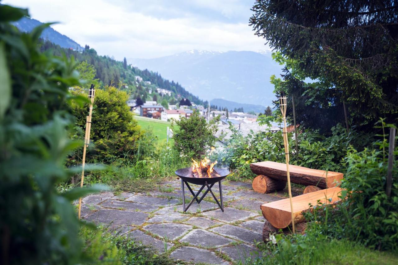 Charmantes Apartment mit grossem Garten .Kids4free. - Chambres d’hôtes Flims