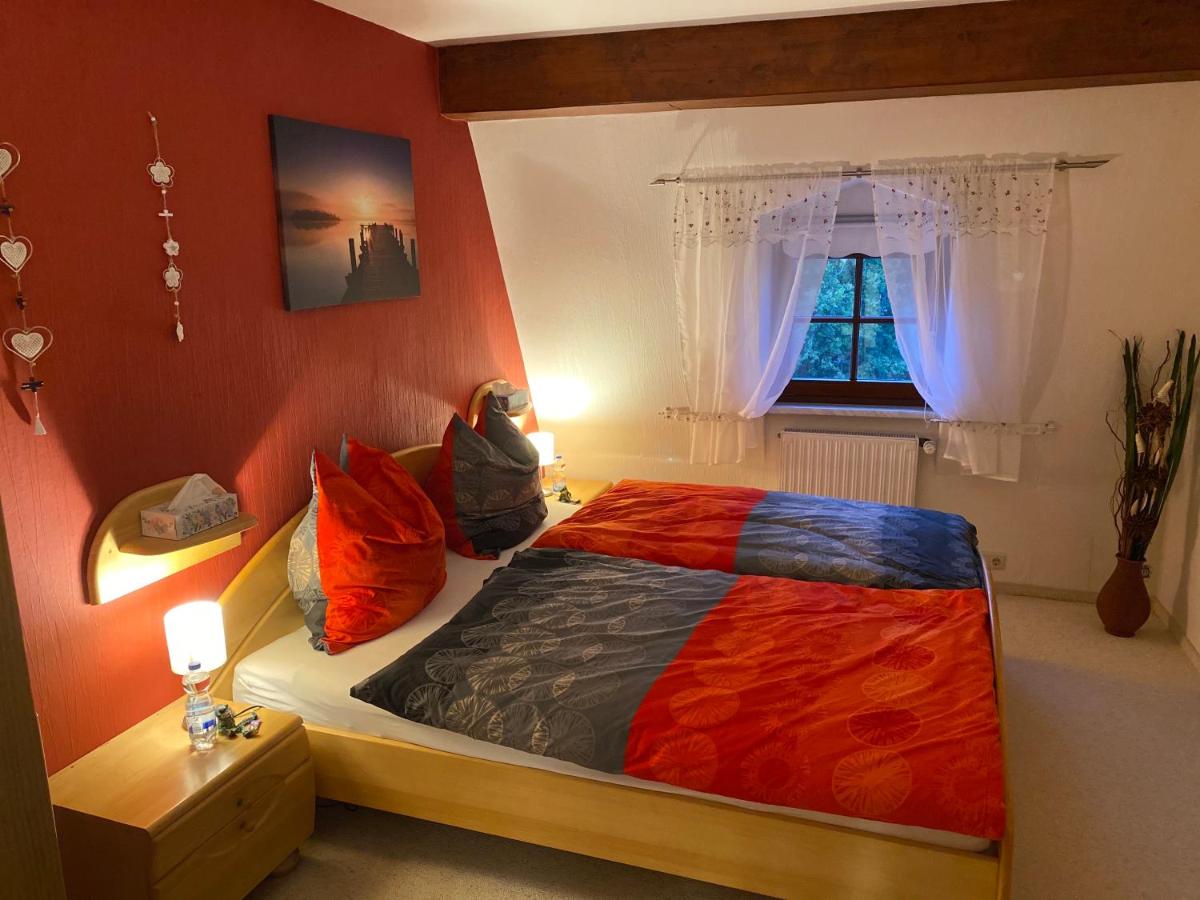 B&B Ilmenau - Froeschlein 2 - no Gitters & craftsman - Bed and Breakfast Ilmenau