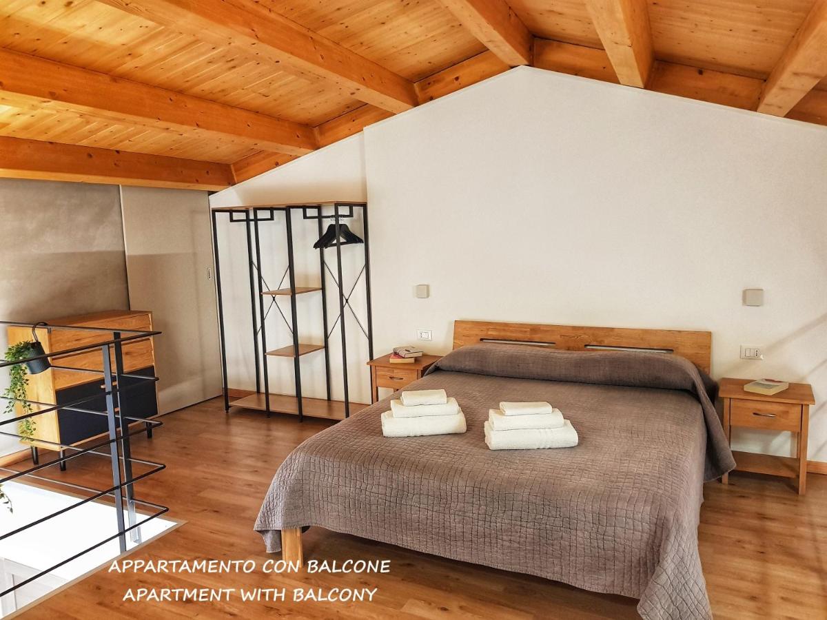 Apartment mit Balkon