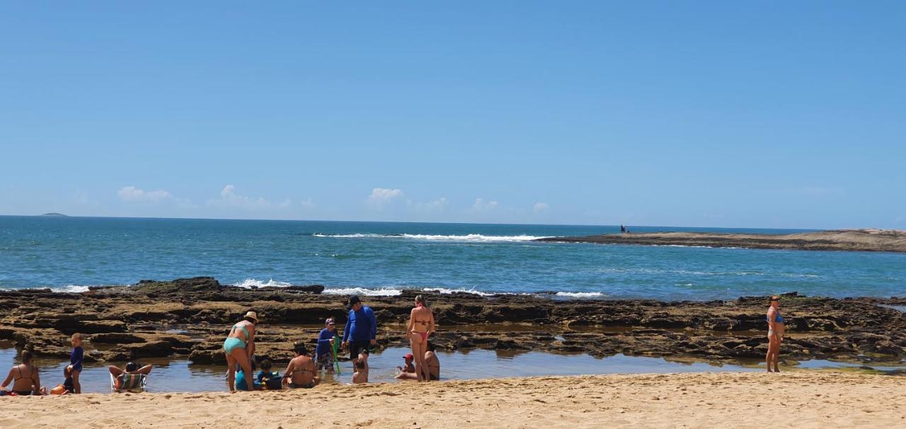 Apt novo com dois quartos, centro de Guarapari! Varanda gourmet, churrasqueira, Smart TV, Lavadora de roupas e Garagem privativa - Bed and Breakfast Guarapari