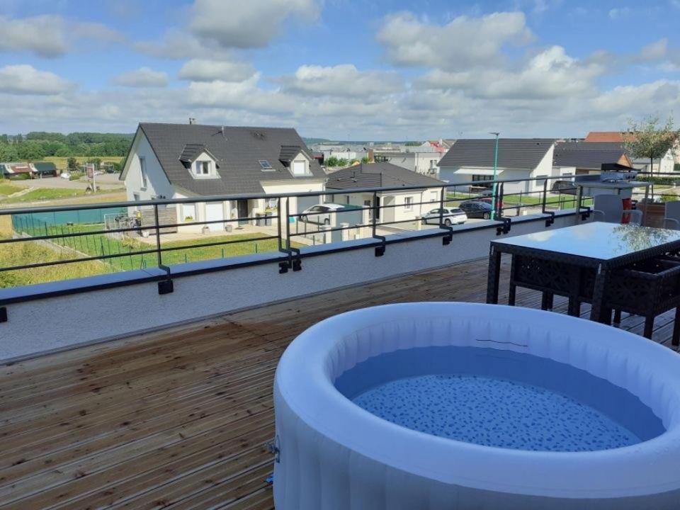 B&B Vesoul - Le Majestic - terrasse, jacuzzi et parking privé - Bed and Breakfast Vesoul