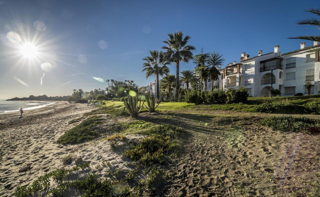 B&B Estepona - HB Comfortable Beachfront Holiday Apartment - Bed and Breakfast Estepona