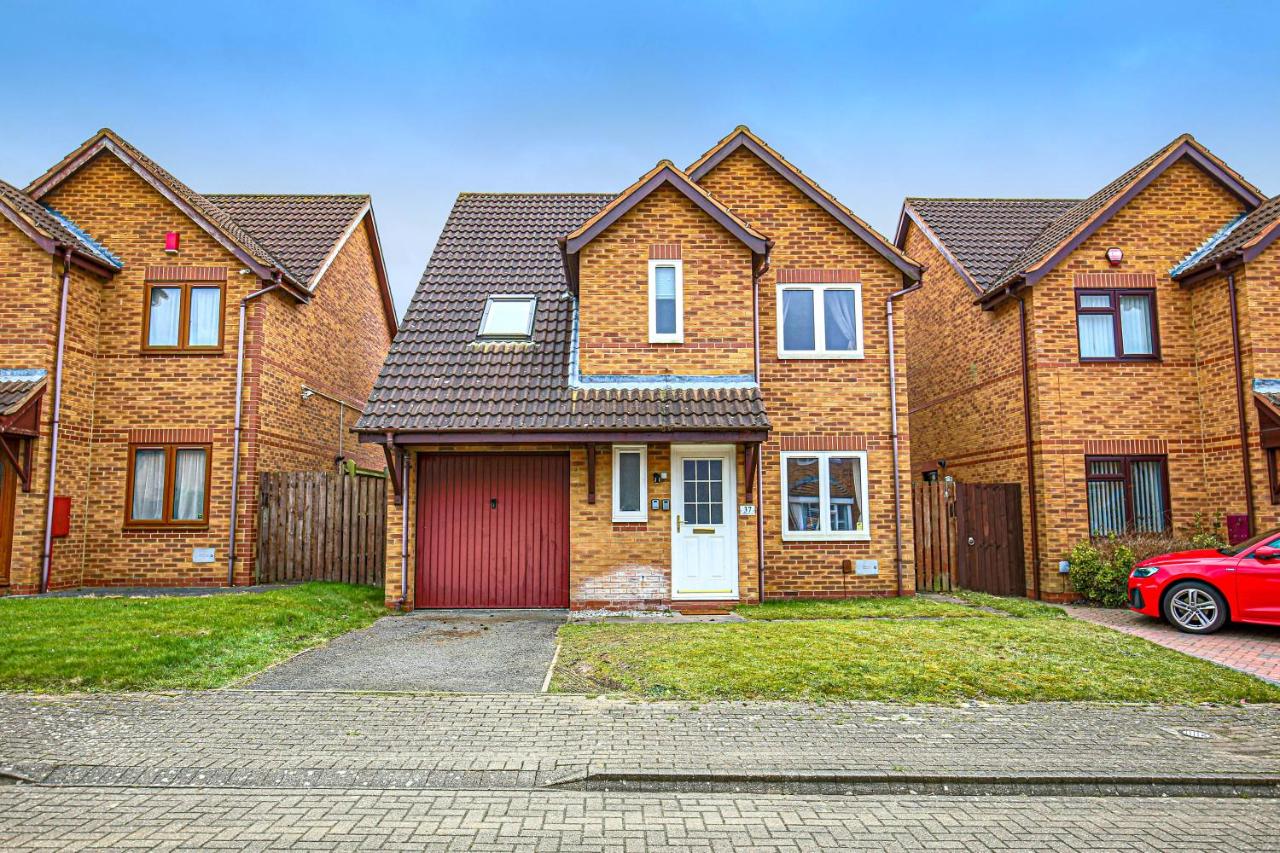 Detached House with Free Parking, Self Check-In, Fast Wifi and Smart TV with Netflix by Yoko Property - B&B
