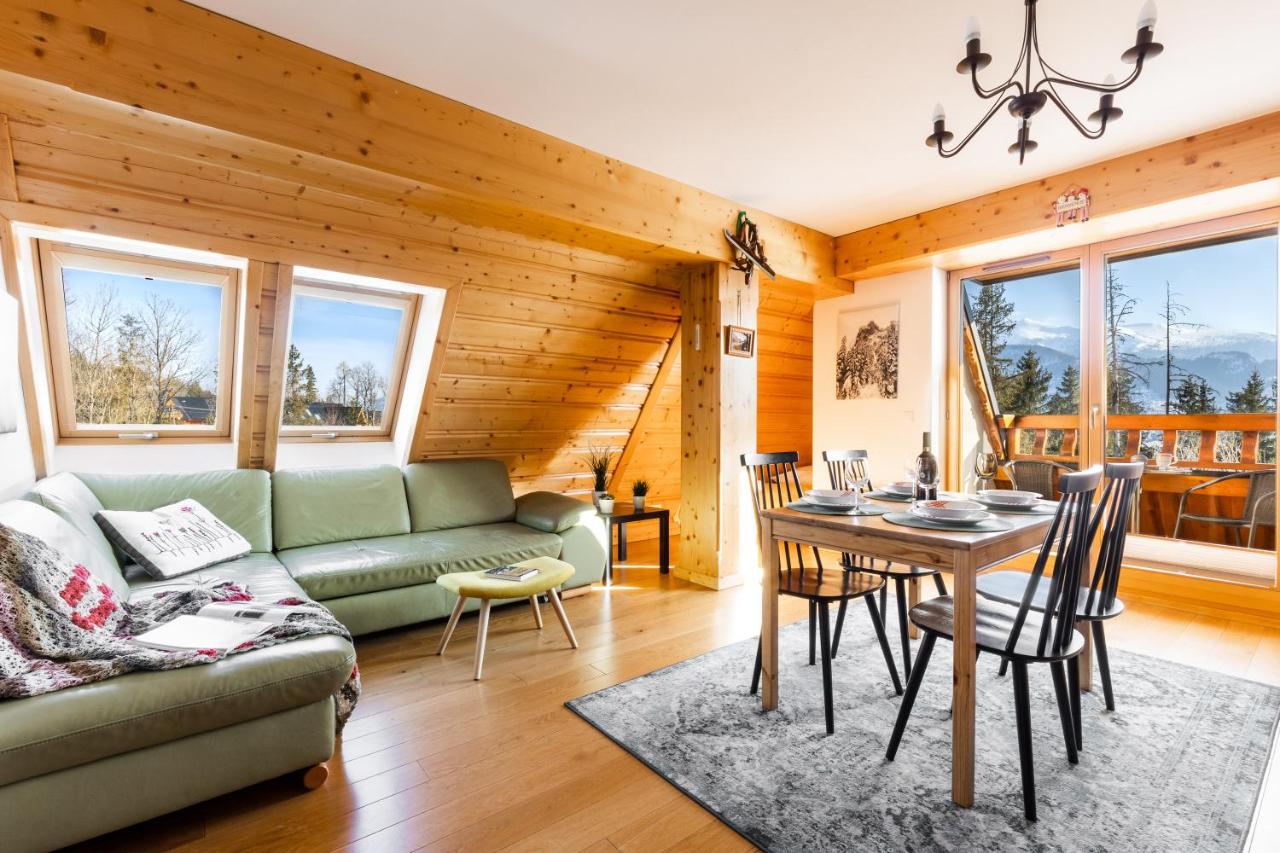 Apartment with Mountain View