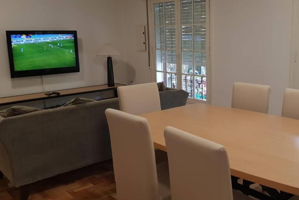 HERMOSO DEPARTAMENTO EN EDIFICIO MENDOZA CENTRO - B&B