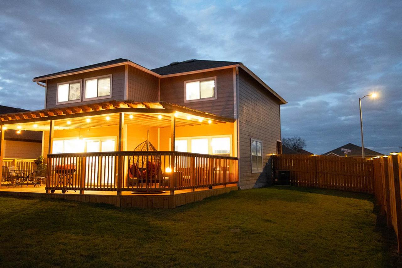 Cozy Home - Self Check-In w/Spacious Deck - B&B