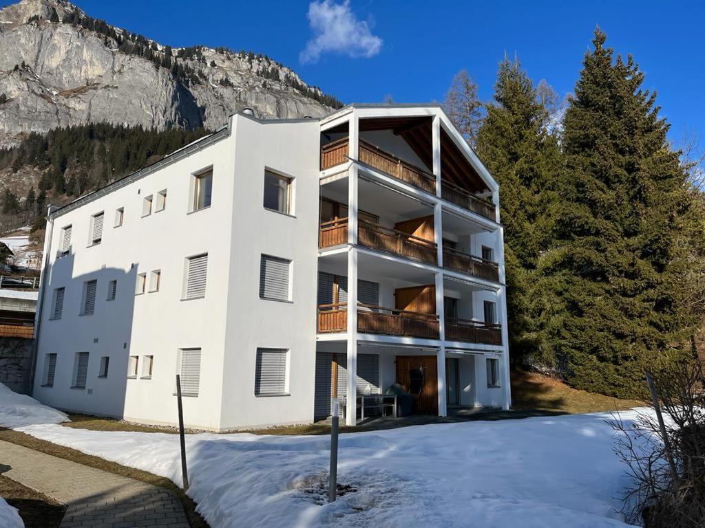 Spacious apartment up to 6 people in Flims - B&B