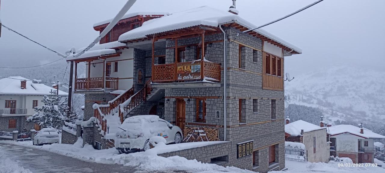 La Petri Studios with Fireplace & View - B&B Mezzovo