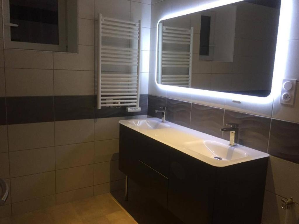 Doppel-/Zweibettzimmer mit Poolblick